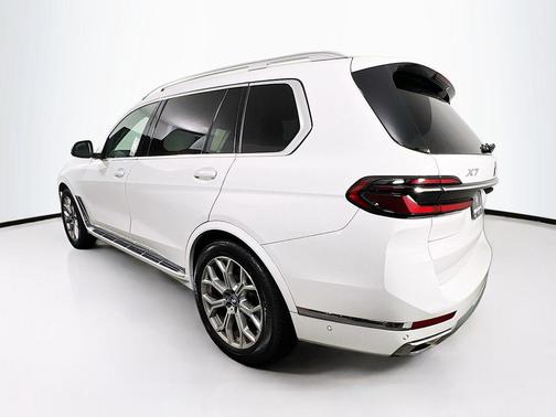 Alpine White 2024 BMW X7 xDrive40i