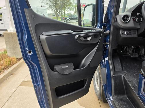 2026 Mercedes-Benz Sprinter 2500 Crew 144 WB