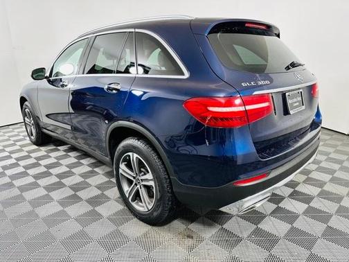 Photo 4 of 28 of 2019 Mercedes-Benz GLC 300 Base 4MATIC