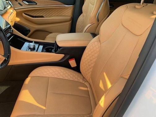 Bright White Clearcoat 2024 Jeep Grand Cherokee L Summit
