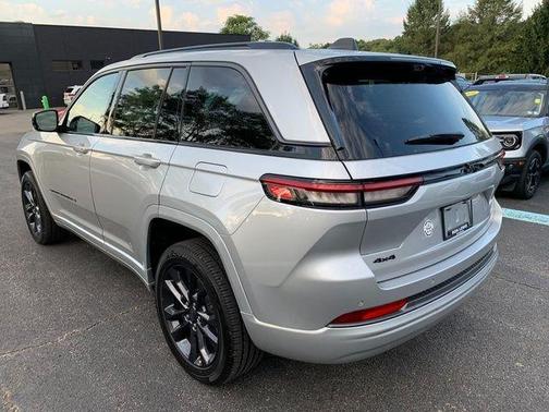 Silver Zynith 2026 Jeep Grand Cherokee Limited