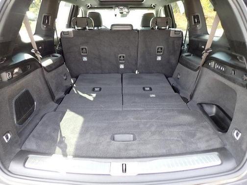 Metallic 2022 Jeep Grand Cherokee L Overland