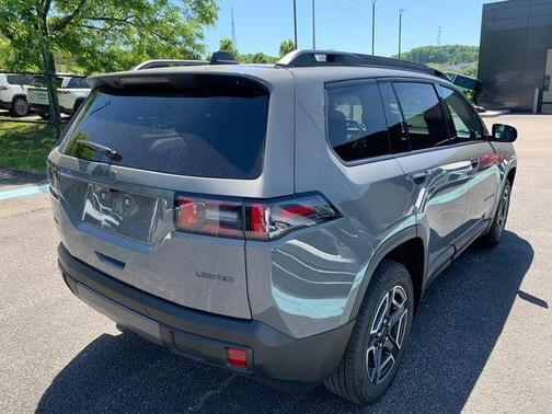 Sting Gray Clearcoat 2026 Jeep Cherokee LAREDO/LIMITED