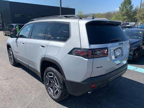Silver Zynith Clearcoat 2026 Jeep Cherokee LAREDO/LIMITED