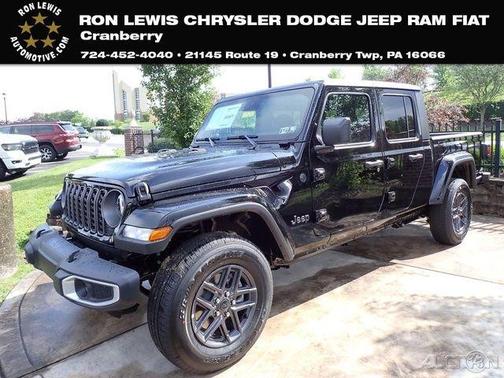 Black Clearcoat 2025 Jeep Gladiator Sport
