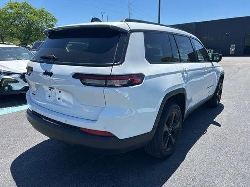Bright White Clearcoat 2023 Jeep Grand Cherokee L Laredo