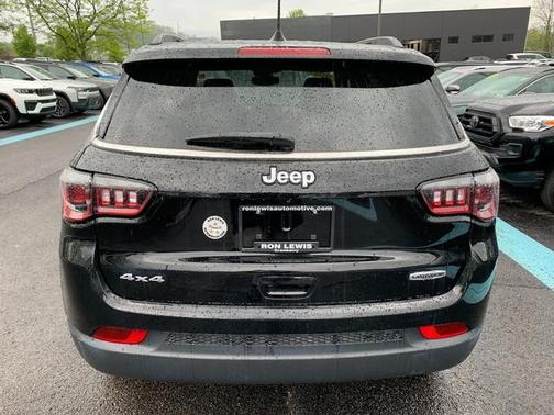 Diamond Black 2022 Jeep Compass Latitude Lux