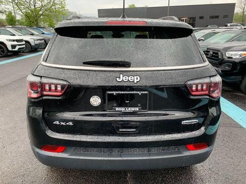 Diamond Black 2022 Jeep Compass Latitude Lux