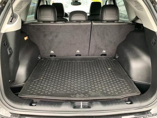 Diamond Black 2022 Jeep Compass Latitude Lux