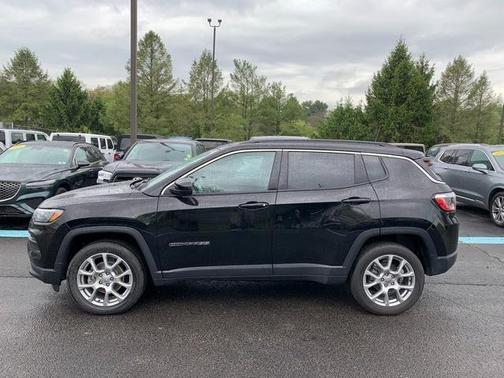 Diamond Black 2022 Jeep Compass Latitude Lux