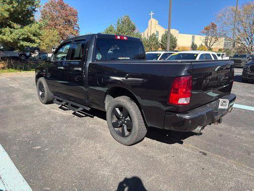 Brilliant Black Crystal Pearlcoat 2019 RAM 1500 Classic Express