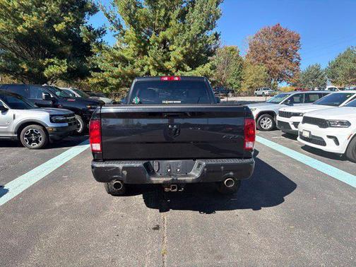 Brilliant Black Crystal Pearlcoat 2019 RAM 1500 Classic Express