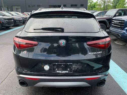 Vulcano Black Metallic 2023 Alfa Romeo Stelvio Ti