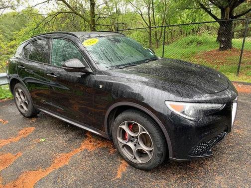 Vulcano Black Metallic 2023 Alfa Romeo Stelvio Ti