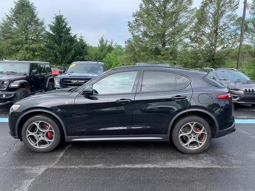 Vulcano Black Metallic 2023 Alfa Romeo Stelvio Ti