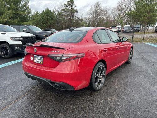 Rosso 2024 Alfa Romeo Giulia Veloce