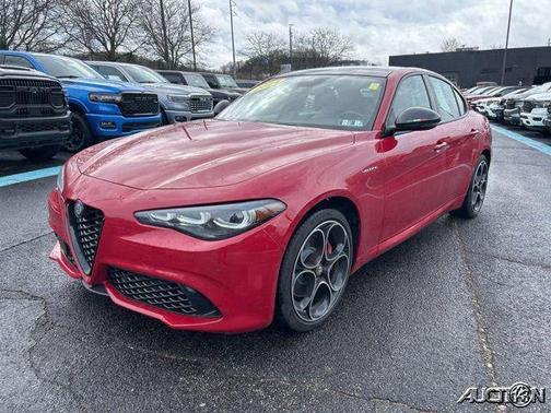 Rosso 2024 Alfa Romeo Giulia Veloce