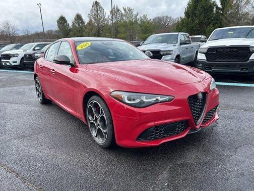 Rosso 2024 Alfa Romeo Giulia Veloce