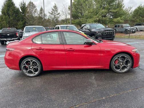 Rosso 2024 Alfa Romeo Giulia Veloce