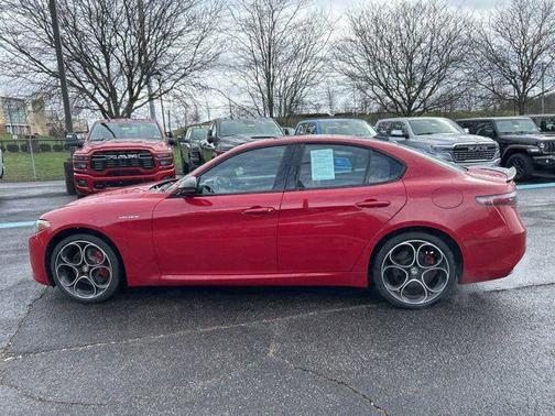 Rosso 2024 Alfa Romeo Giulia Veloce