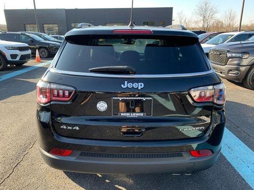Diamond Black 2022 Jeep Compass Limited