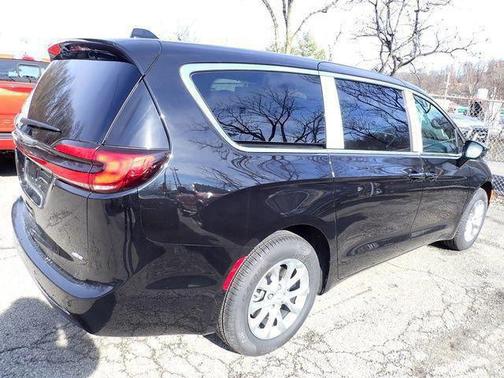 Diamond Black 2026 Chrysler Pacifica Select