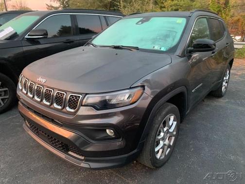 Granite Crystal Clearcoat Metallic 2023 Jeep Compass Latitude Lux