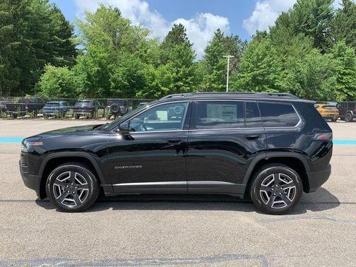 Diamond Black 2026 Jeep Cherokee LAREDO/LIMITED