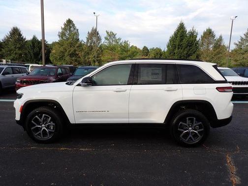 Bright White Clearcoat 2025 Jeep Grand Cherokee Limited