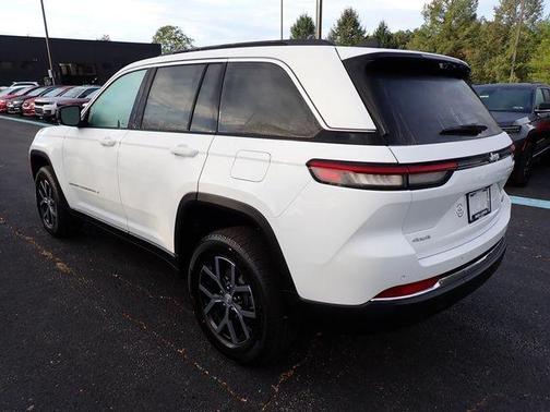 Bright White Clearcoat 2025 Jeep Grand Cherokee Limited