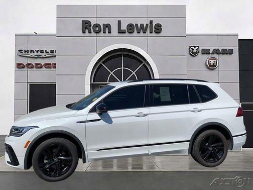 Opal White Pearl Effect 2023 Volkswagen Tiguan 2.0T SE R-Line Black
