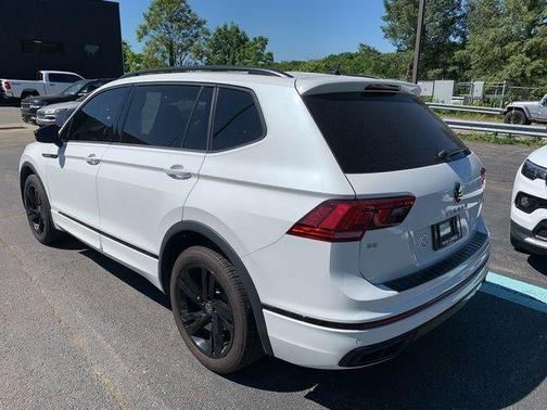 Opal White Pearl Effect 2023 Volkswagen Tiguan 2.0T SE R-Line Black