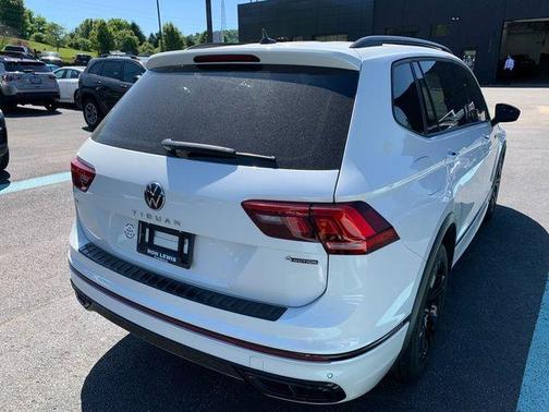 Opal White Pearl Effect 2023 Volkswagen Tiguan 2.0T SE R-Line Black