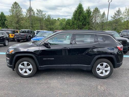Diamond Black 2018 Jeep Compass Latitude