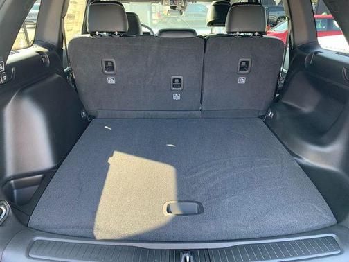 Diamond Black 2026 Jeep Grand Cherokee Laredo
