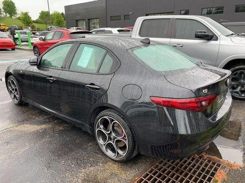 Vulcano Black Metallic 2022 Alfa Romeo Giulia Ti