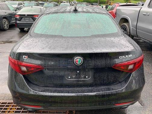 Vulcano Black Metallic 2022 Alfa Romeo Giulia Ti