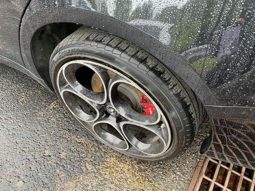 Vulcano Black Metallic 2022 Alfa Romeo Giulia Ti