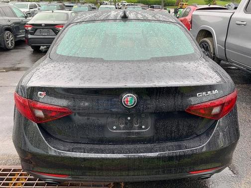 Vulcano Black Metallic 2022 Alfa Romeo Giulia Ti