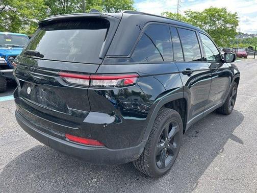 Diamond Black 2023 Jeep Grand Cherokee Altitude