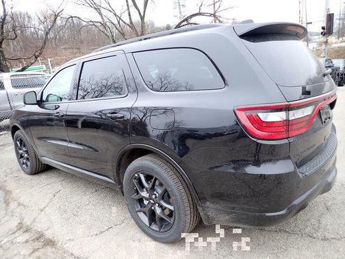 DB Black Crystal Clearcoat 2026 Dodge Durango GT HEMI V8