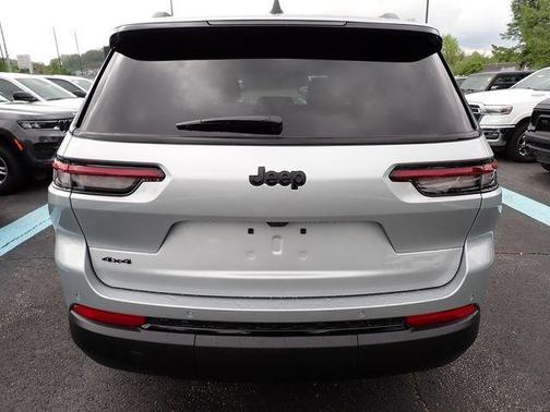 Silver Zynith 2025 Jeep Grand Cherokee L Laredo