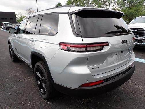 Silver Zynith 2025 Jeep Grand Cherokee L Laredo