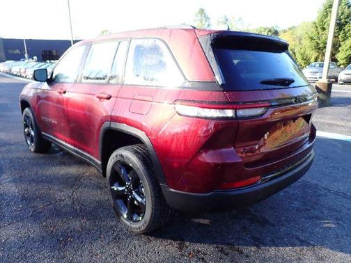 Velvet Red Pearlcoat 2025 Jeep Grand Cherokee Laredo