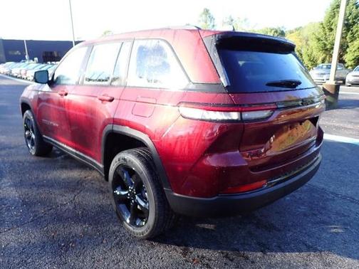 2025 Jeep Grand Cherokee Laredo