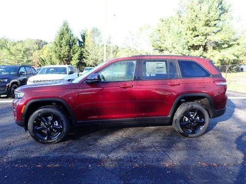 Velvet Red Pearlcoat 2025 Jeep Grand Cherokee Laredo