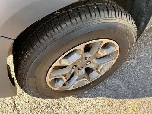 Granite Crystal Clearcoat Metallic 2022 Jeep Cherokee Trailhawk