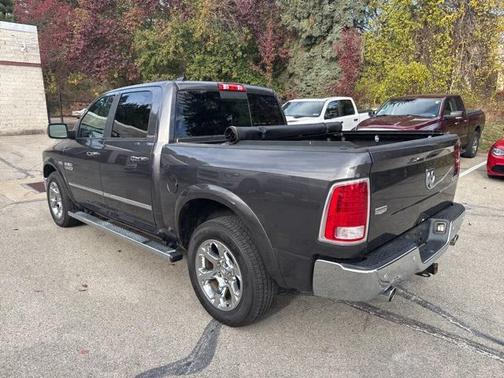 2017 RAM 1500 Laramie Crew Cab 4x4 57' Box