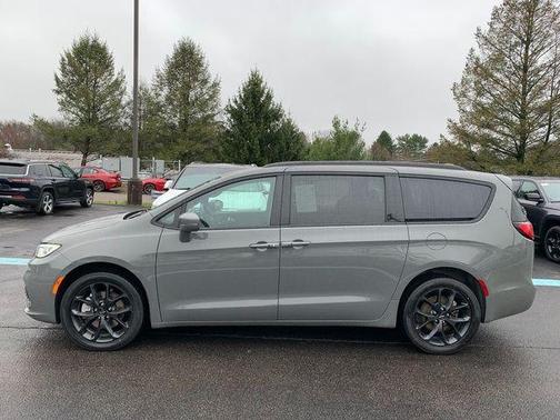 Ceramic Gray Clearcoat 2021 Chrysler Pacifica Touring