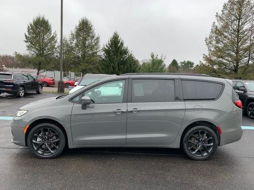 2021 Chrysler Pacifica Touring